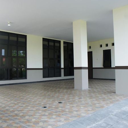 Kost Eksklusif Teduh Hostel Salakan Εξωτερικό φωτογραφία