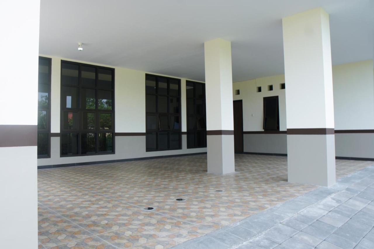 Kost Eksklusif Teduh Hostel Salakan Εξωτερικό φωτογραφία