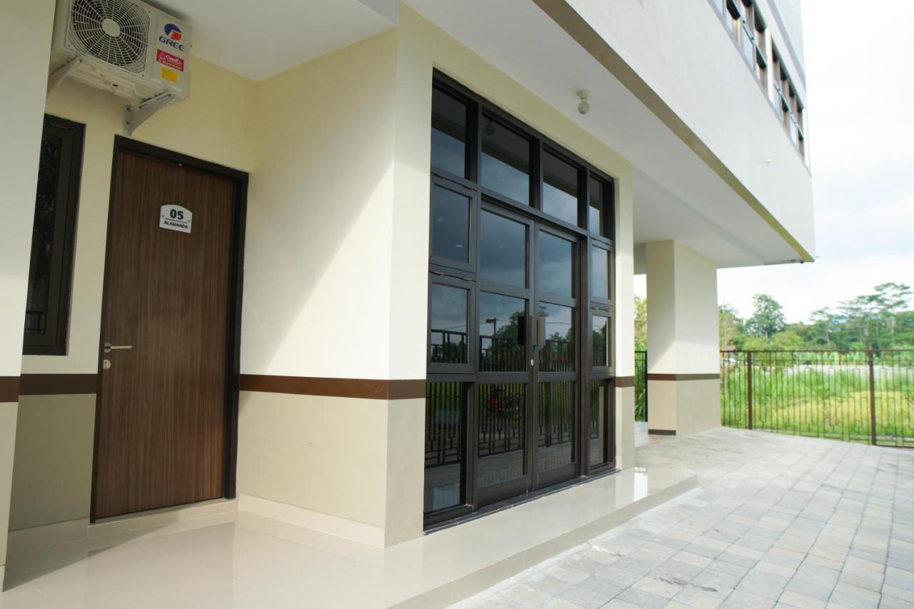 Kost Eksklusif Teduh Hostel Salakan Εξωτερικό φωτογραφία