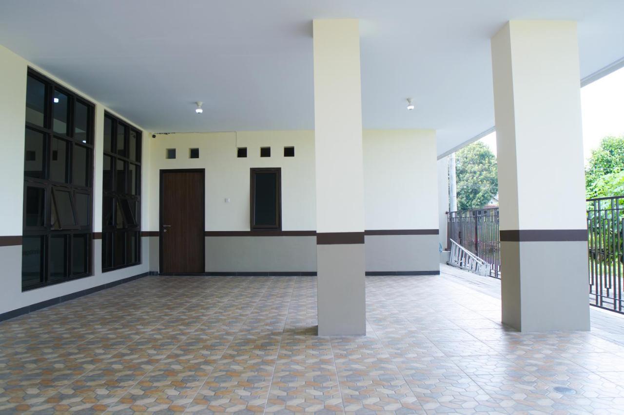 Kost Eksklusif Teduh Hostel Salakan Εξωτερικό φωτογραφία