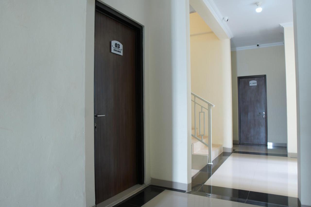 Kost Eksklusif Teduh Hostel Salakan Εξωτερικό φωτογραφία